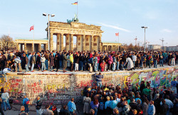 ベルリンの壁の開放 19年 歴総708 P218 山川 二宮ictライブラリ